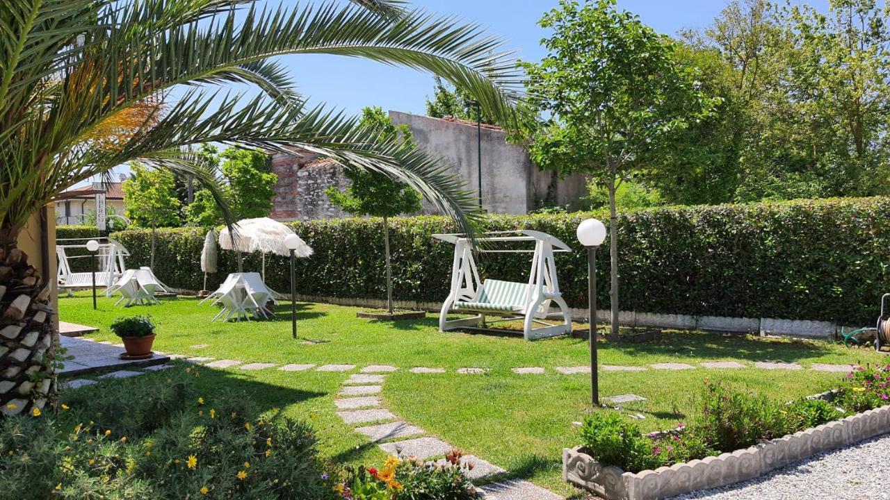 Bed&Breakfast Villa Lorena Форте-дей-Мармі Екстер'єр фото