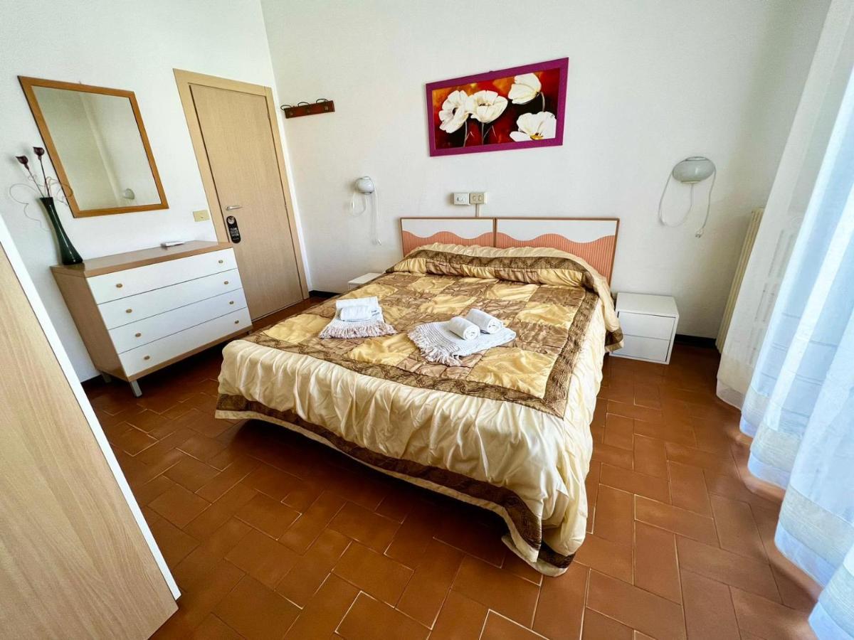 Bed&Breakfast Villa Lorena Форте-дей-Мармі Екстер'єр фото